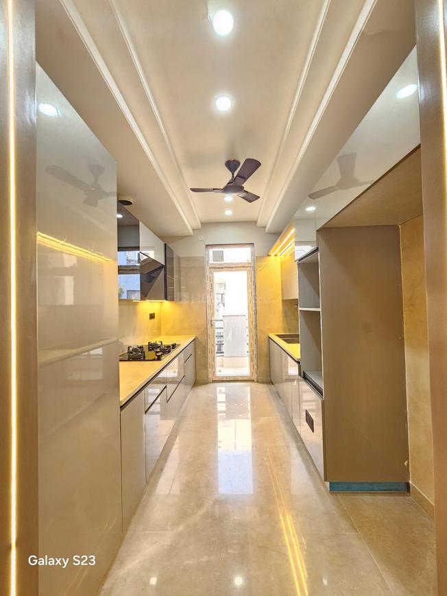 Paramount Luxury Floor 40 - Image 3