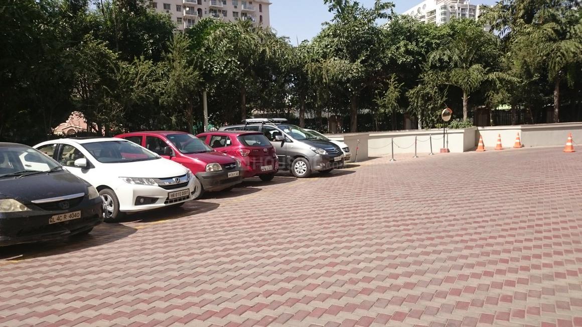 DLF Royalton Towers - Image 9