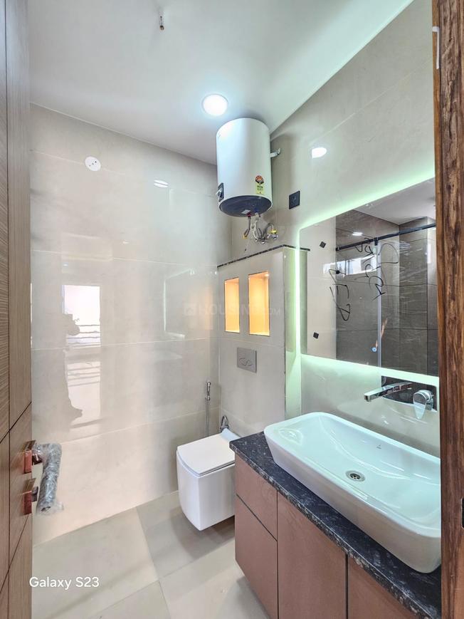 Paramount Luxury Floor 40 - Image 9