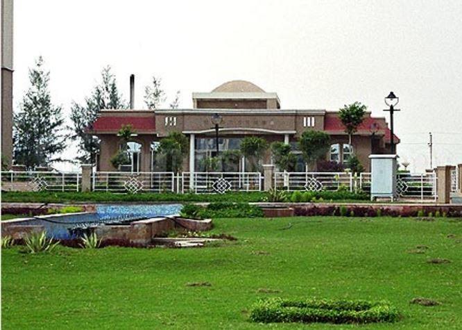 Eldeco Golf View Apartments - Image 5