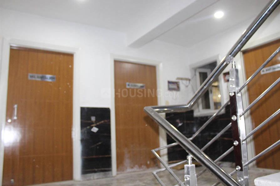 Silver Oakwood Apartment in Mehrauli, New Delhi by Kiera Homes