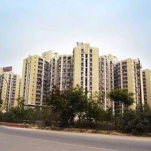 Gallery Cover Image of 1385 Sq.ft 3 BHK Apartment for buy in Prateek Laurel, Sector 120 for 6400000