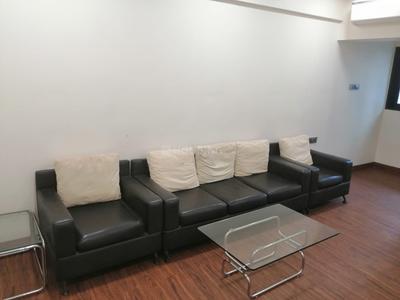 Gallery Cover Image of 1250 Sq.ft 2 BHK Apartment for rent in Juhu for 85000