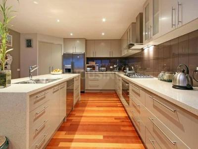Gallery Cover Image of 1090 Sq.ft 2 BHK Apartment for buy in Malad East for 15500000