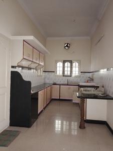 Gallery Cover Image of 1100 Sq.ft 2 BHK Apartment for rent in Basaveshwara Nagar for 25000