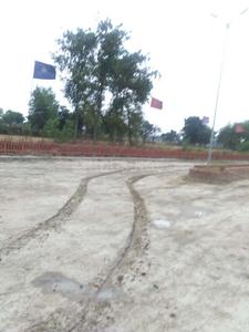 Gallery Cover Image of Sq.ft Residential Plot for buy in Chinhat Tiraha for 500000
