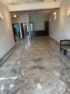 Gallery Cover Image of 2100 Sq.ft 4 BHK Independent Floor for rent in Sector 30 for 40000