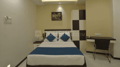 Gallery Cover Image of 935 Sq.ft 1 BHK Apartment for buy in Andheri West for 17700000