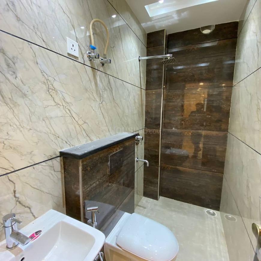 Bathroom Image of 900 Sq.ft 2 BHK Independent House for buy in Nainana Jat for 3200000