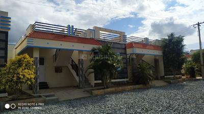 Gallery Cover Image of 1300 Sq.ft 2 BHK Independent House for buy in Hosur for 3500000