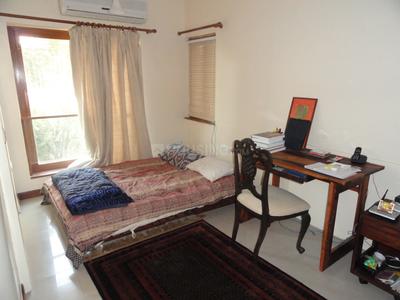 Gallery Cover Image of 2500 Sq.ft 3 BHK Apartment for buy in Juhu for 180000000