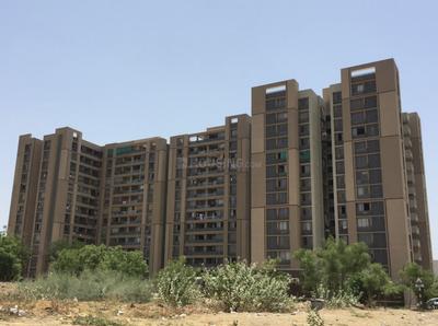 Gallery Cover Image of 2240 Sq.ft 3 BHK Apartment for buy in Sola Village for 13400000