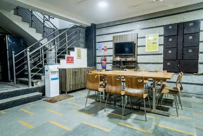 Dining Area Image of Oyo Life Del2154 East Of Kailash in Garhi