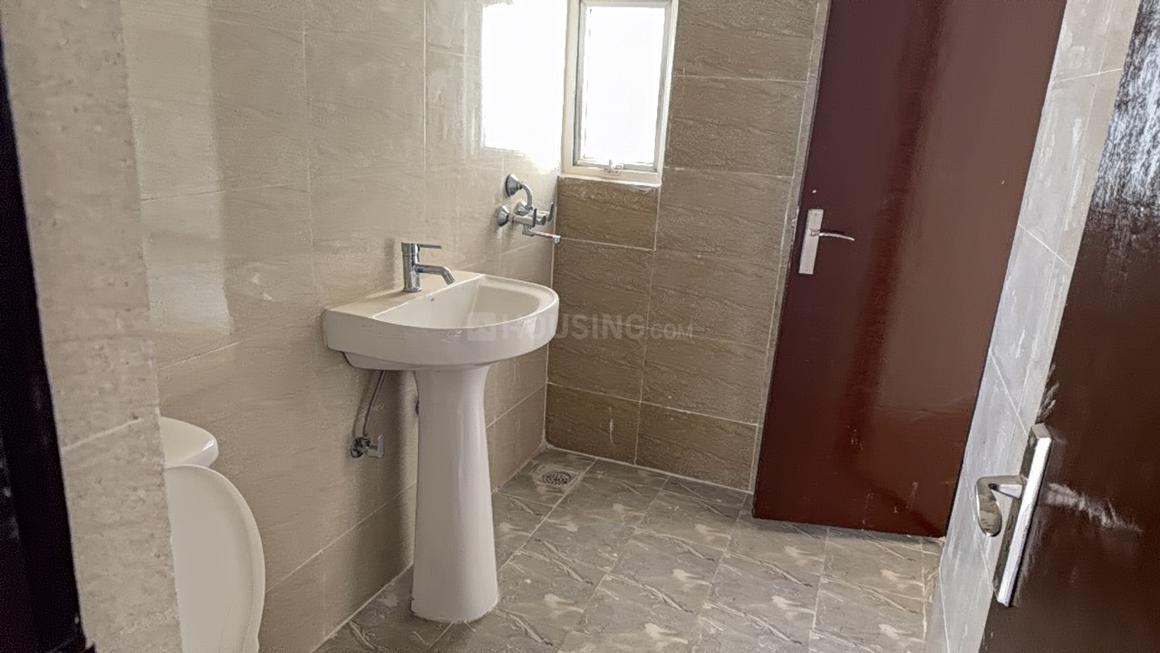 Amrapali Centurian Park - Image 8