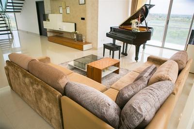 Gallery Cover Image of 1792 Sq.ft 3 BHK Independent Floor for buy in Tellapur for 10752000
