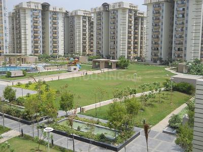 Gallery Cover Image of 1850 Sq.ft 3 BHK Apartment for buy in Zeta I Greater Noida for 5600000