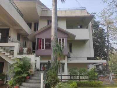 Gallery Cover Image of 8500 Sq.ft 10 BHK Independent House for rent in Ajni for 400000