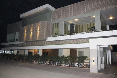 Gallery Cover Image of 1920 Sq.ft 4 BHK Apartment for buy in Kolar Road for 7800000