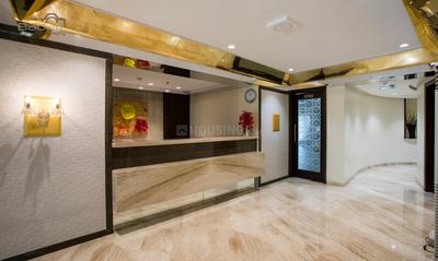 Gallery Cover Image of 790 Sq.ft 2 BHK Apartment for buy in Malad West for 13500000