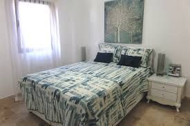 Gallery Cover Image of 1300 Sq.ft 3 BHK Apartment for buy in Borivali West for 23000000