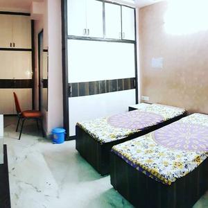 पीजी 4194004 मलका गंज इन मलका गंज के बेडरूम की तस्वीर