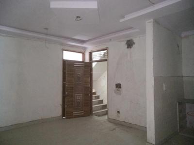 Gallery Cover Image of 900 Sq.ft 3 BHK Apartment for buy in Dwarka Mor for 4700000