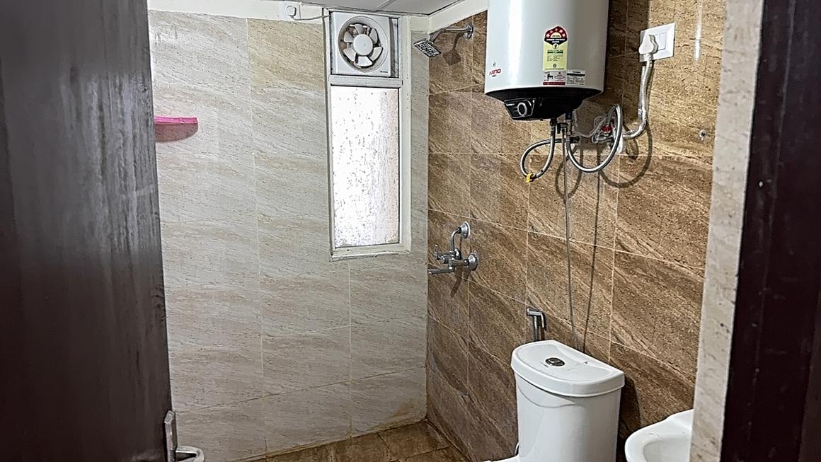 Amrapali Crystal Homes Phase 1 - Image 10