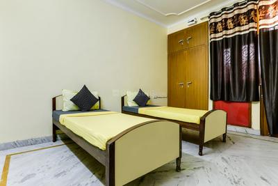Bedroom Image of Oyo Life Nod764 in Sector 105
