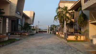 Gallery Cover Image of 3400 Sq.ft 4 BHK Villa for buy in Padur for 20400000