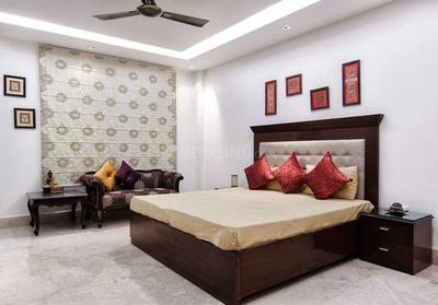 Gallery Cover Image of 1800 Sq.ft 3 BHK Independent House for buy in Malad West for 10200000