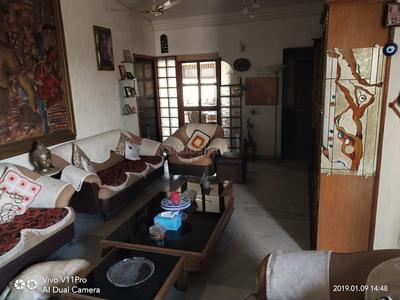Gallery Cover Image of 2000 Sq.ft 3 BHK Apartment for buy in Vile Parle East for 75000000