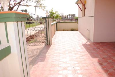 Gallery Cover Image of 2000 Sq.ft 3 BHK Villa for buy in Poonamallee for 13500000