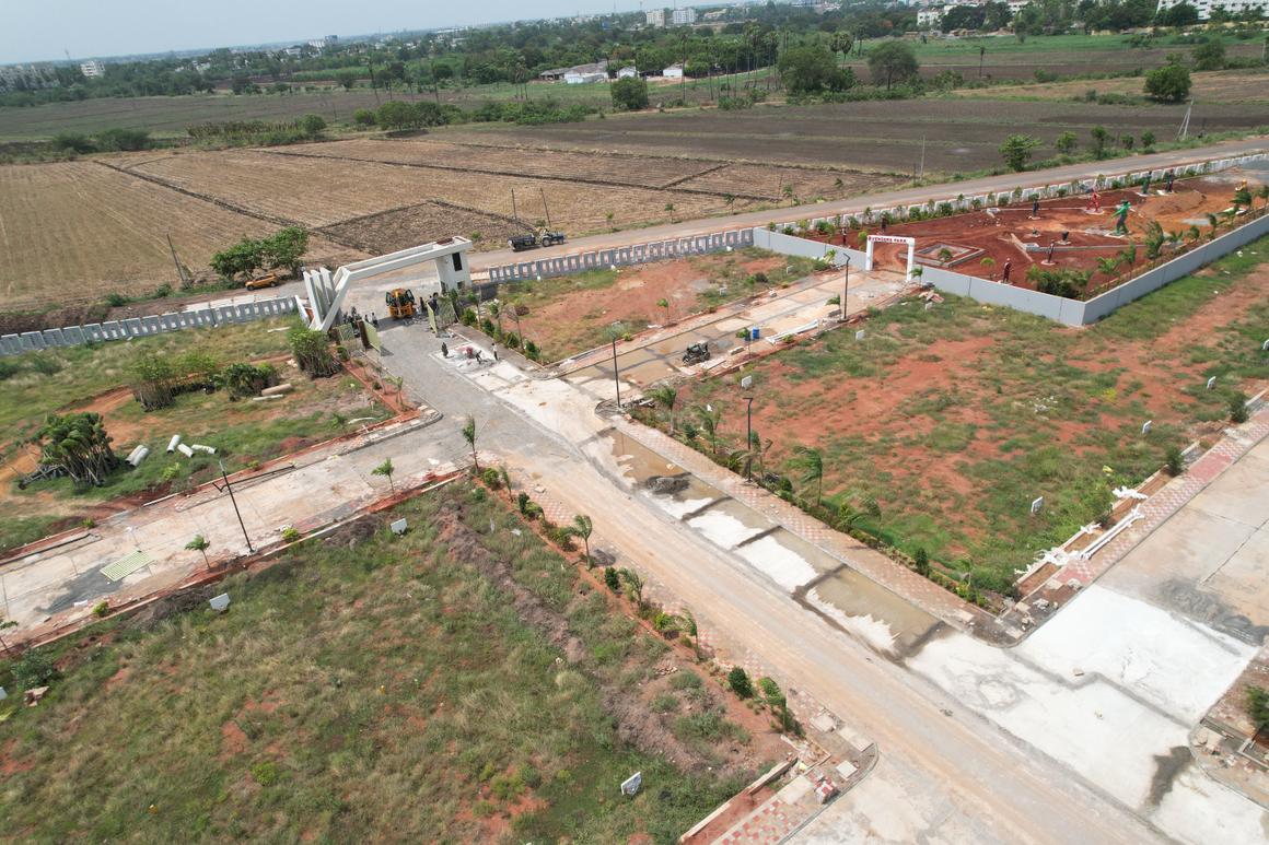 https://is1-3.housingcdn.com/01c16c28/595f0fa01a332aaab7fb51520bf6a4fa/v0/fs/residential_plot-for-sale-tadigadapa-Krishna-plot_view.jpg