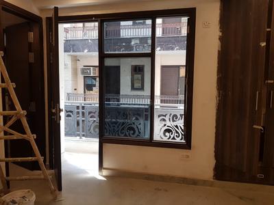 Gallery Cover Image of 900 Sq.ft 3 BHK Apartment for buy in Vasant Kunj for 5000000