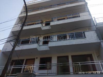 Gallery Cover Image of 2200 Sq.ft 3 BHK Independent Floor for buy in Sector 67 for 11975000