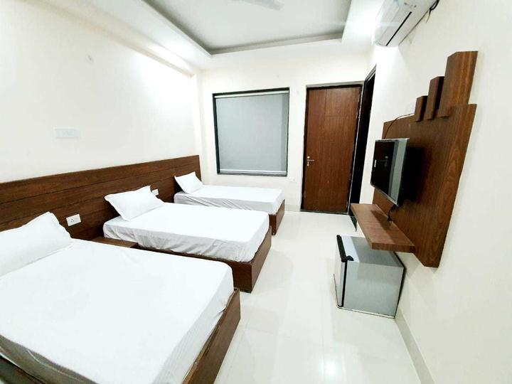 Room 8