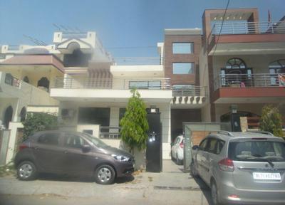 Gallery Cover Image of 5000 Sq.ft 5 BHK Independent House for buy in Sector 15 for 50000000