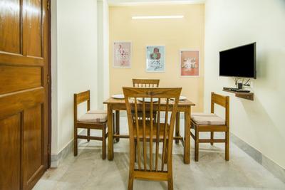 Dining Room Image of Oyo Life Kol1293 Mukundapur in Mukundapur