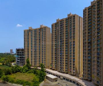 Gallery Cover Image of 789 Sq.ft 2 BHK Apartment for buy in Malad West for 15100000