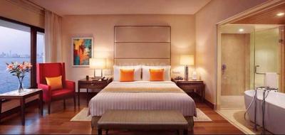 Gallery Cover Image of 1090 Sq.ft 2 BHK Apartment for buy in Malad East for 14800000