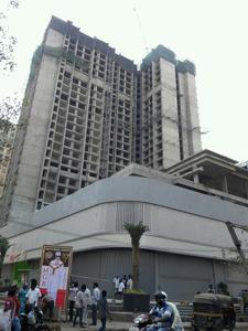 Gallery Cover Image of 1415 Sq.ft 3 BHK Apartment for buy in Malad West for 27500000