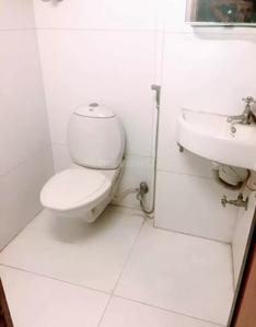 Common Bathroom Image of Yuvi's PG in Colaba