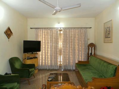 Gallery Cover Image of 1100 Sq.ft 2 BHK Apartment for buy in Khar West for 45000000