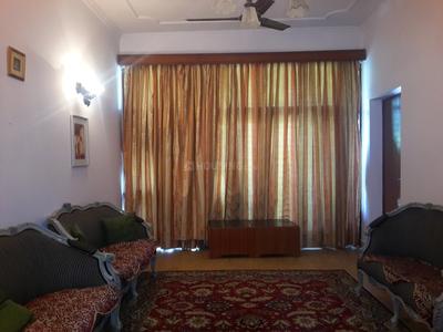 Gallery Cover Image of 1800 Sq.ft 3 BHK Independent Floor for buy in Defence Colony for 35000000