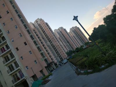 Gallery Cover Image of 950 Sq.ft 2 BHK Apartment for buy in Sector 151 for 2490000