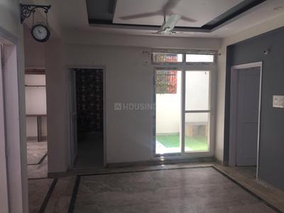 Gallery Cover Image of 1400 Sq.ft 3 BHK Apartment for rent in Kaushi Kaushalya Tower, Kaushambi for 17500