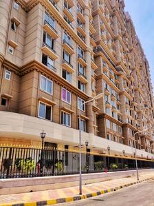 Gallery Cover Image of 1046 Sq.ft 2 BHK Apartment for buy in Bandra East for 39900000