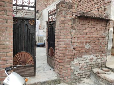 Gallery Cover Image of 100 Sq.ft 1 RK Independent House for buy in Vile Parle West for 1040000
