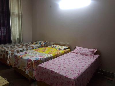 Bedroom Image of Dharam Girls PG in Sector 82