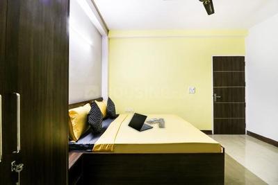 Bedroom Image of Oyo Life Grg1696 Sector 54 Metro in Sector 55